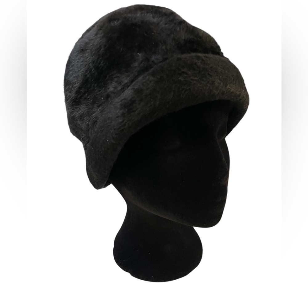 DUCHESS Black Short Pile Faux Fur Round Hat Cap